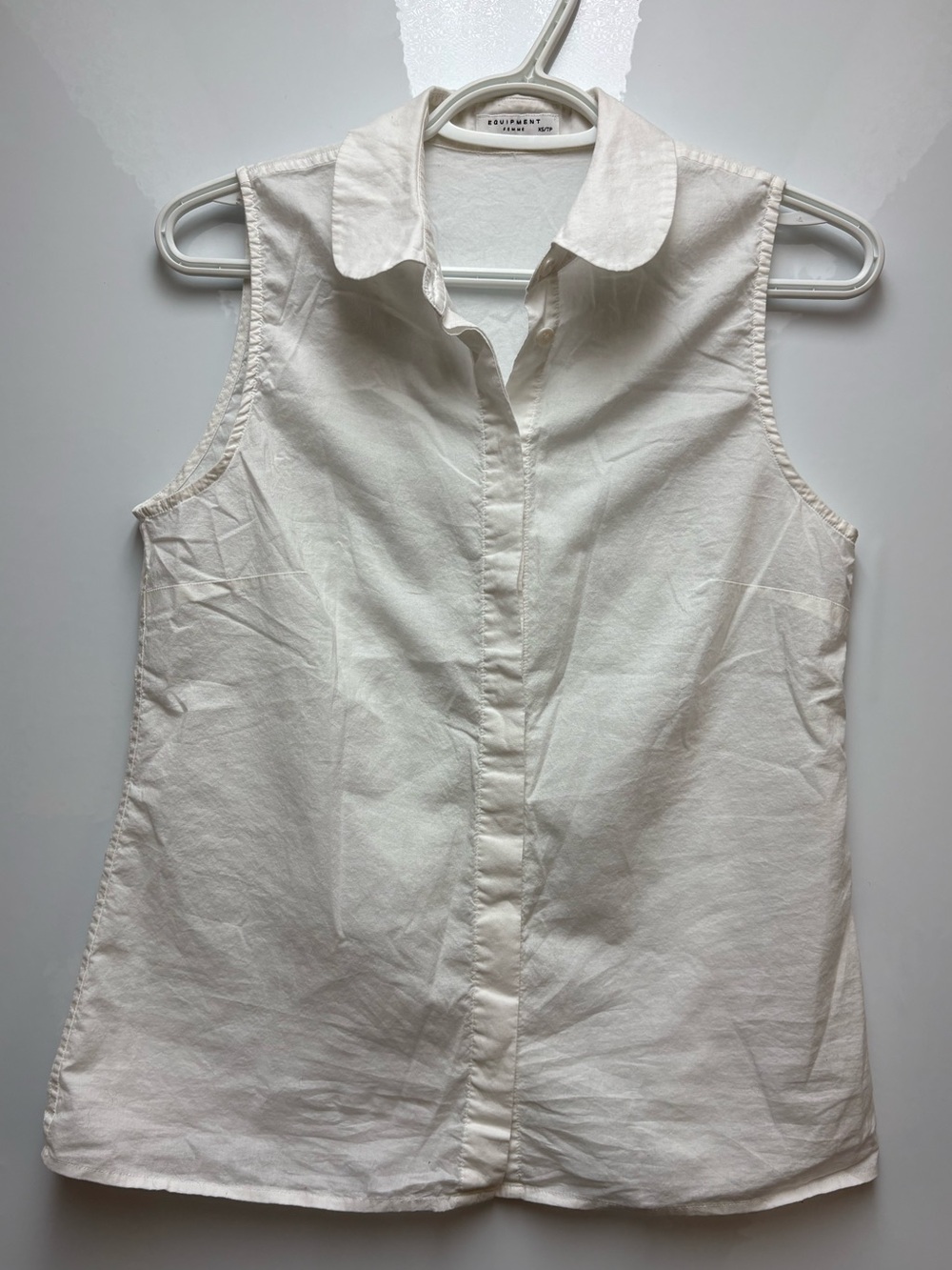 Equipment Femme Classic White Sleeveless Button-down Blouse